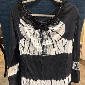 Beautiful tie dye and black pearl necklace top 🖤